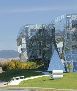 Edificio E8 en Miñano por Coll-Barreu arquitectos